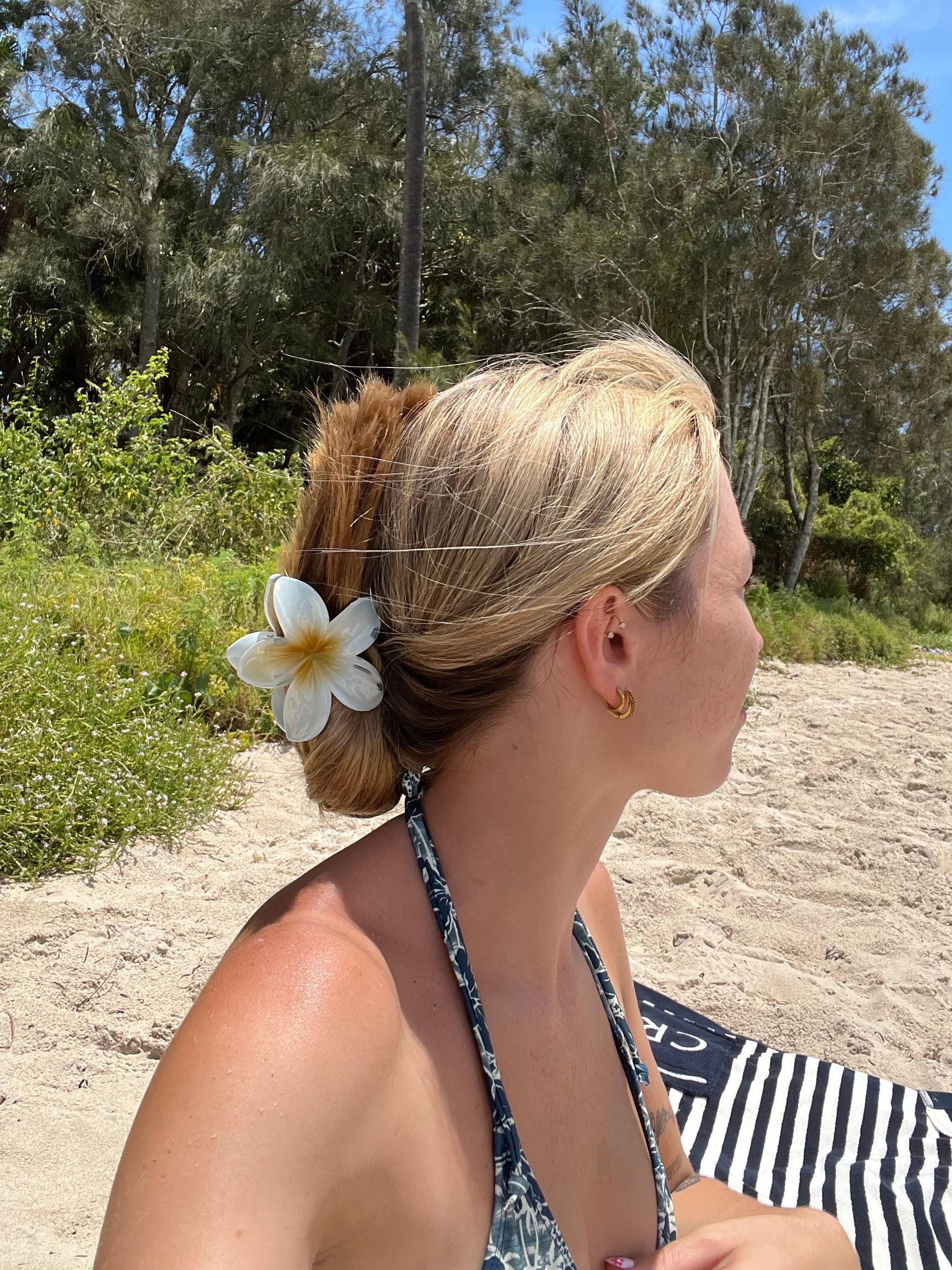 Frangipani Claw Clip